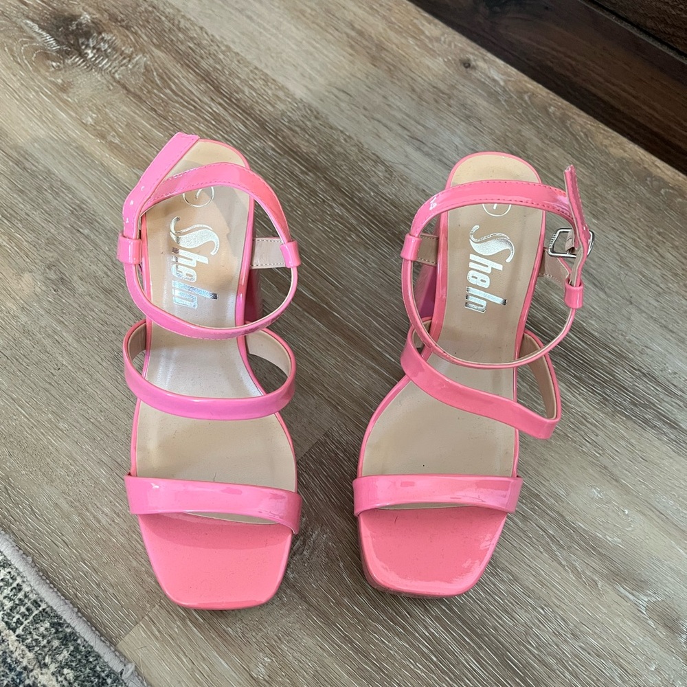 Worn once to a Barbie move.
Pink heels, super cute;)